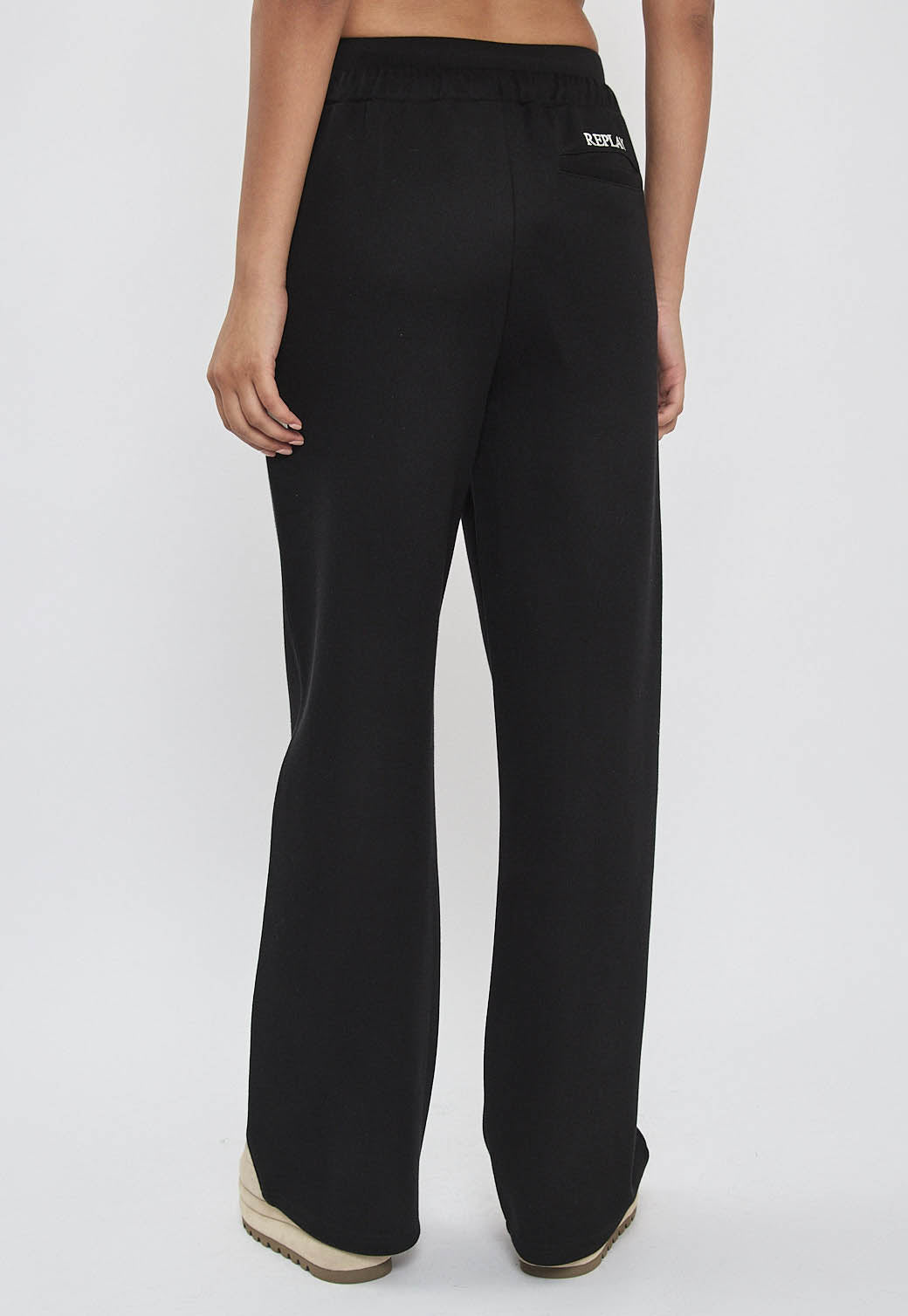 מכנסיים ארוכים לנשים בצבע שחור