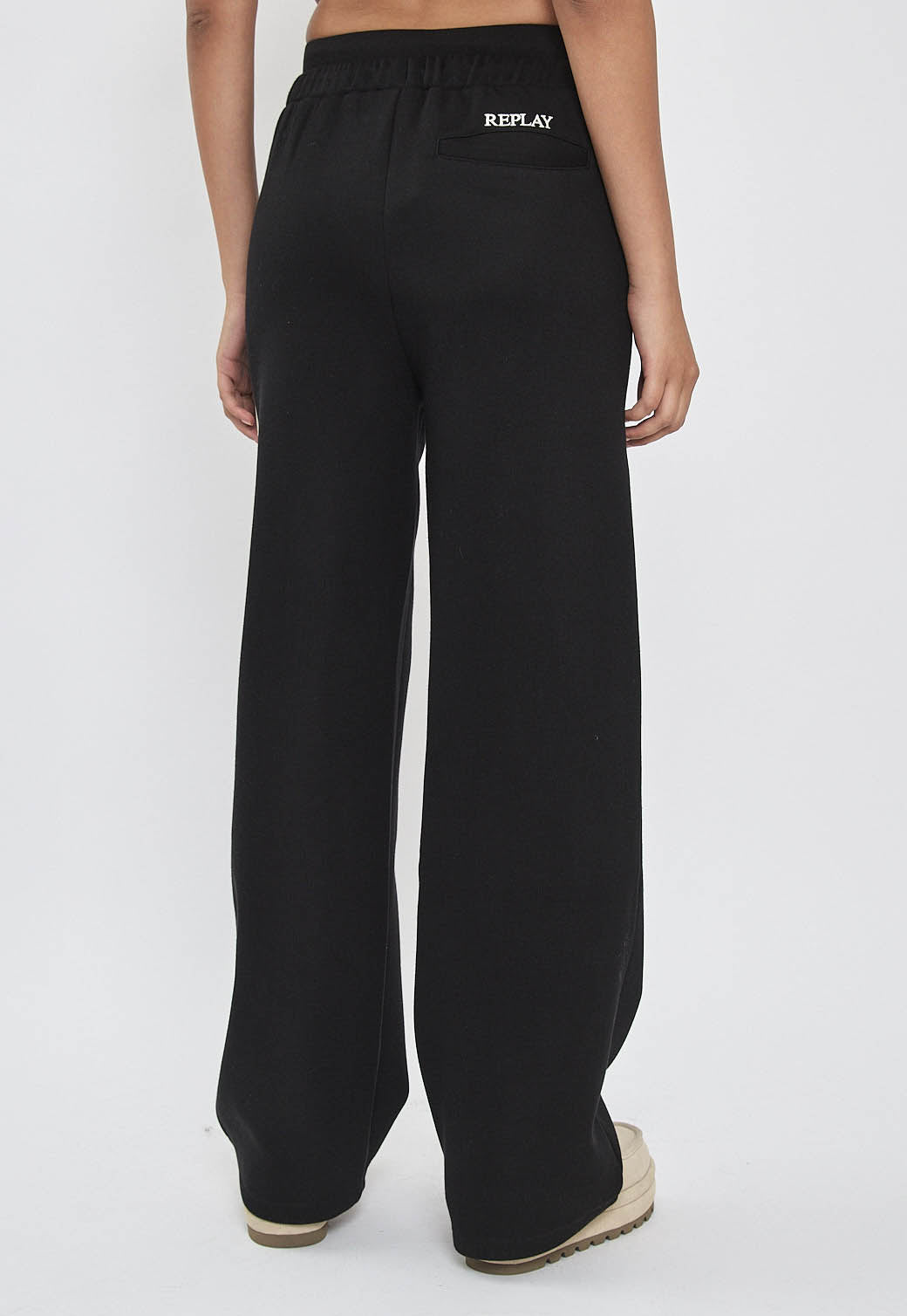 מכנסיים ארוכים לנשים בצבע שחור