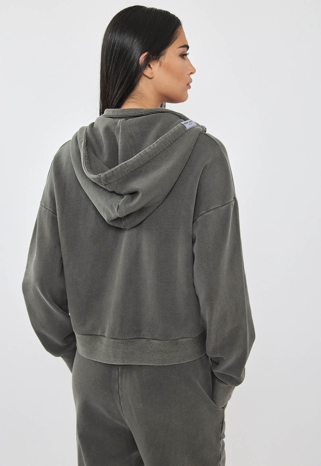 קפוצ'ון רוכסן לנשים בצבע אפור בהיר