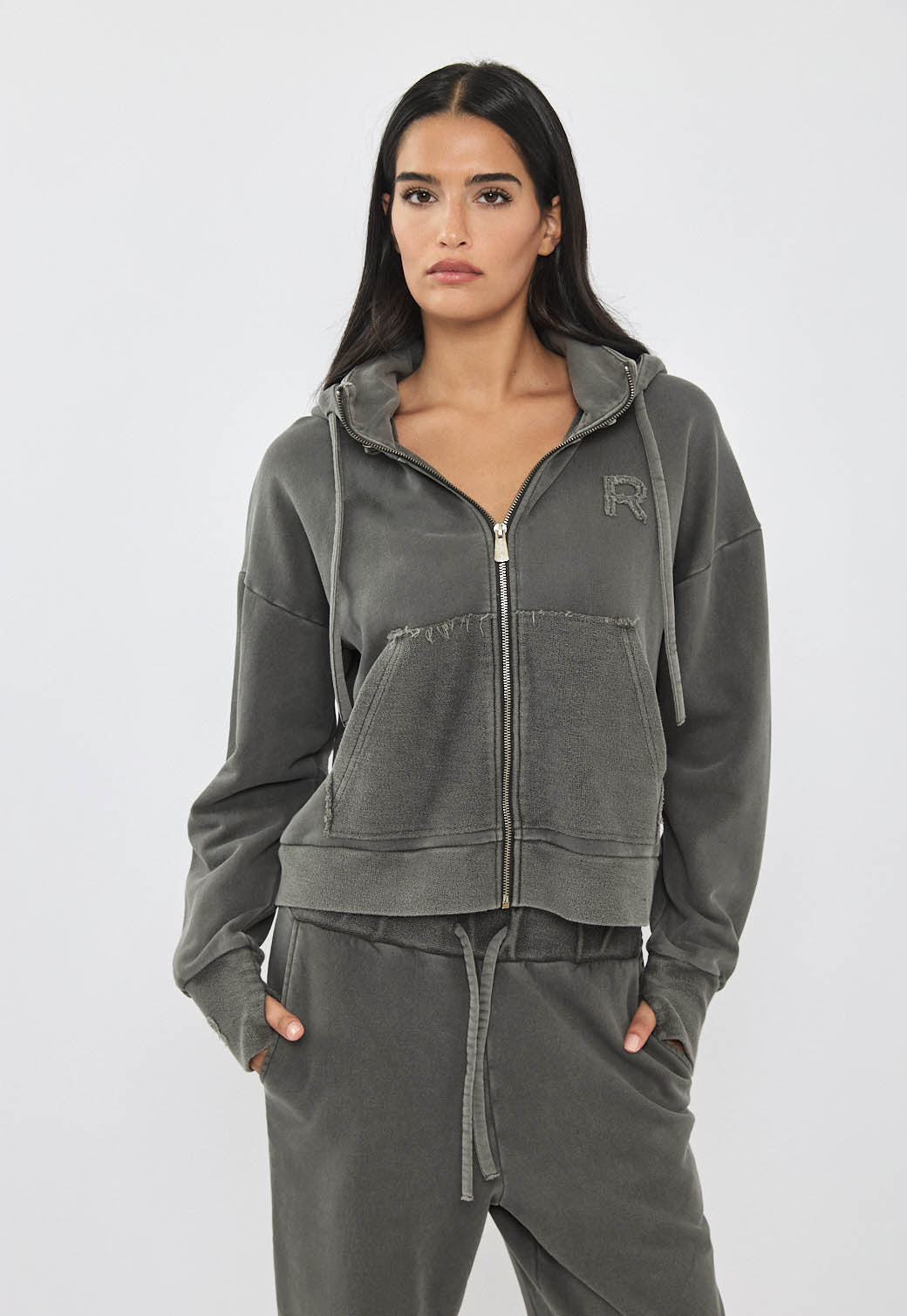 קפוצ'ון רוכסן לנשים בצבע אפור בהיר