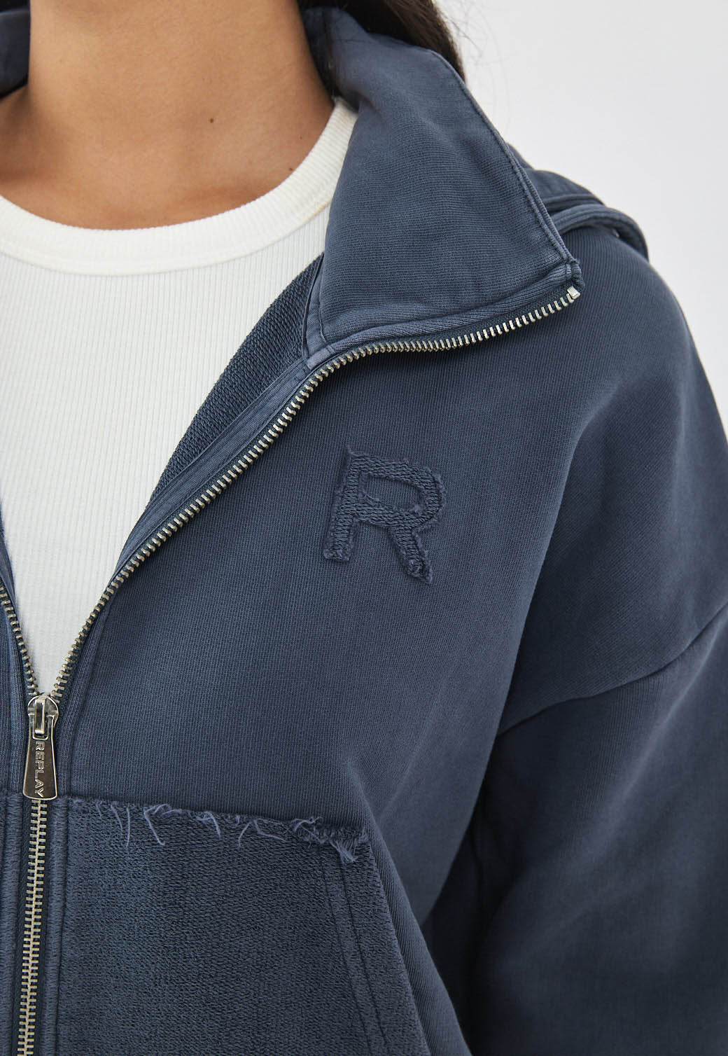 קפוצ'ון רוכסן לנשים בצבע אינדיגו