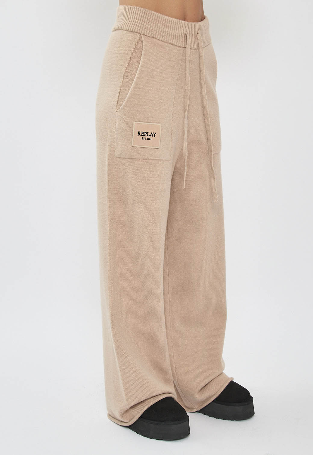 מכנסיים רחבים ארוכים לנשים בצבע בז'