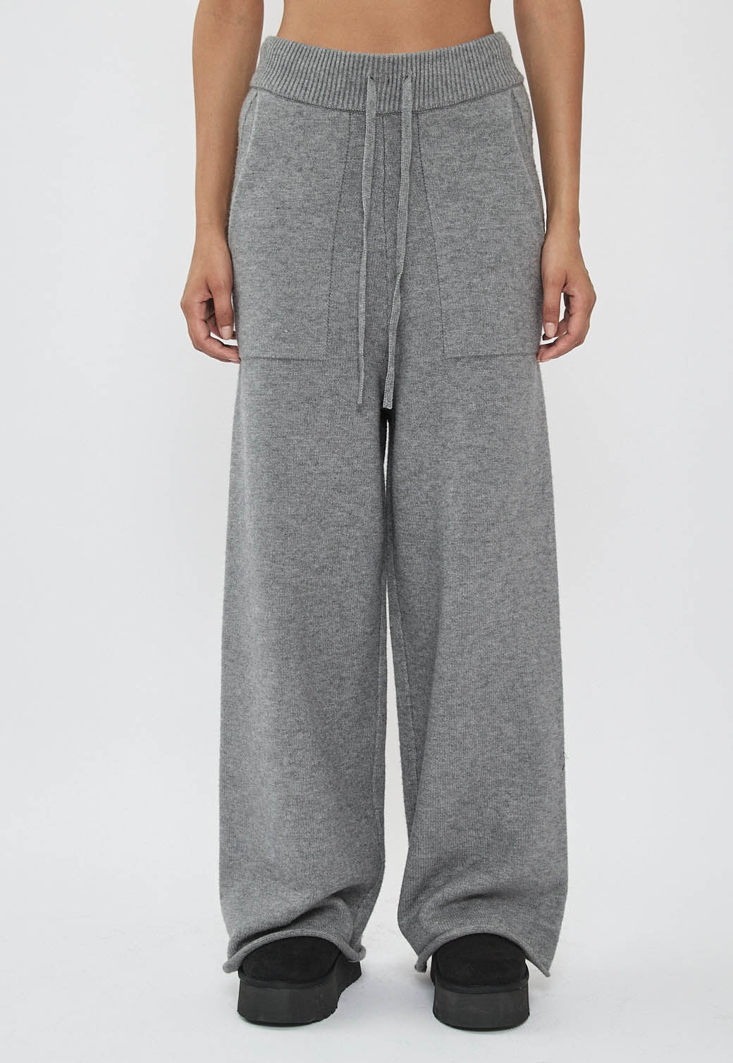 מכנסיים רחבים לנשים בצבע אפור כהה