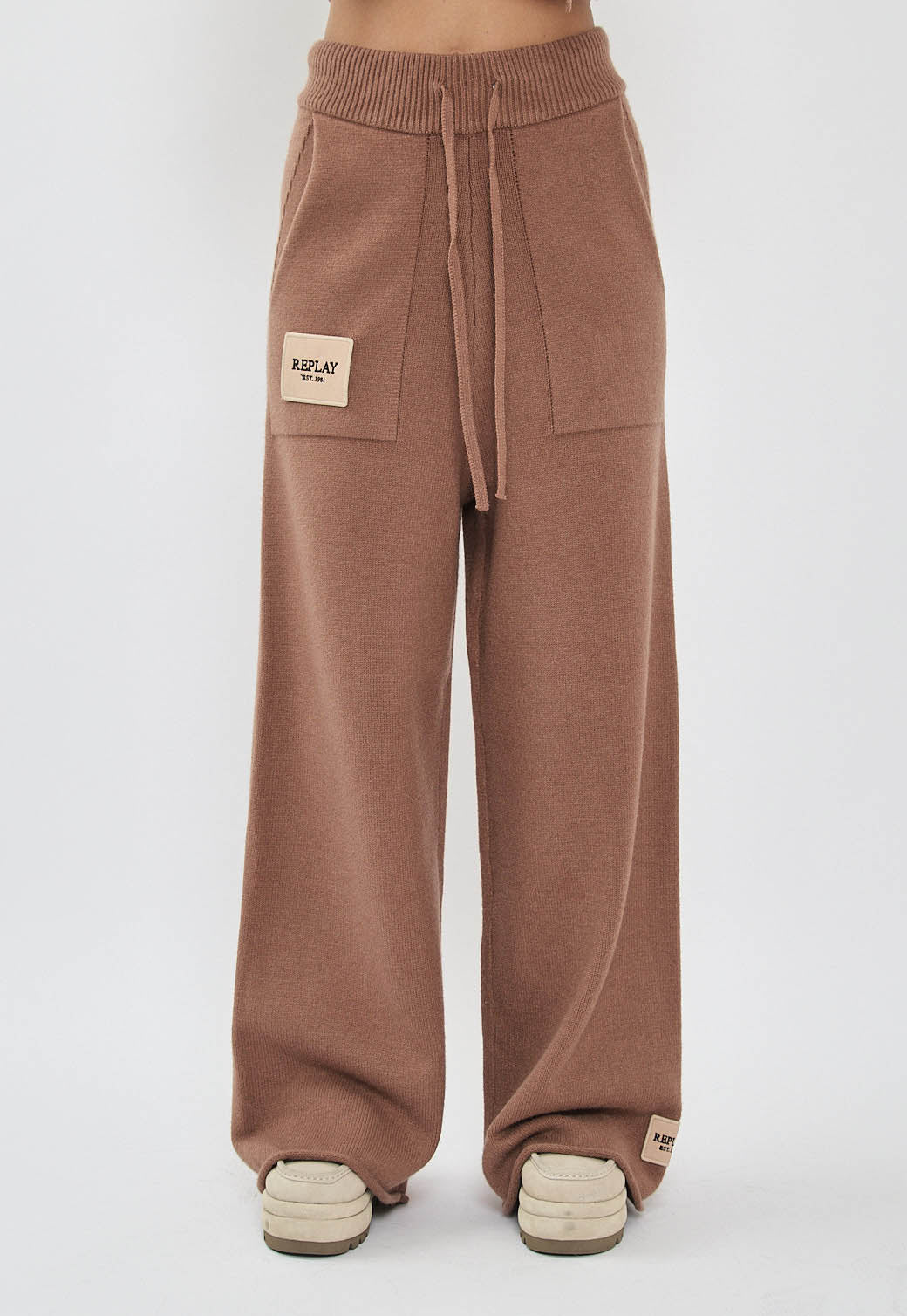 מכנסיים סרוגים רחבים לנשים בצבע חום