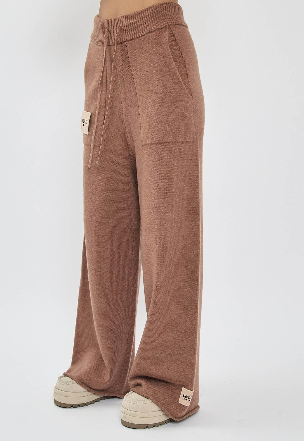 מכנסיים סרוגים רחבים לנשים בצבע חום