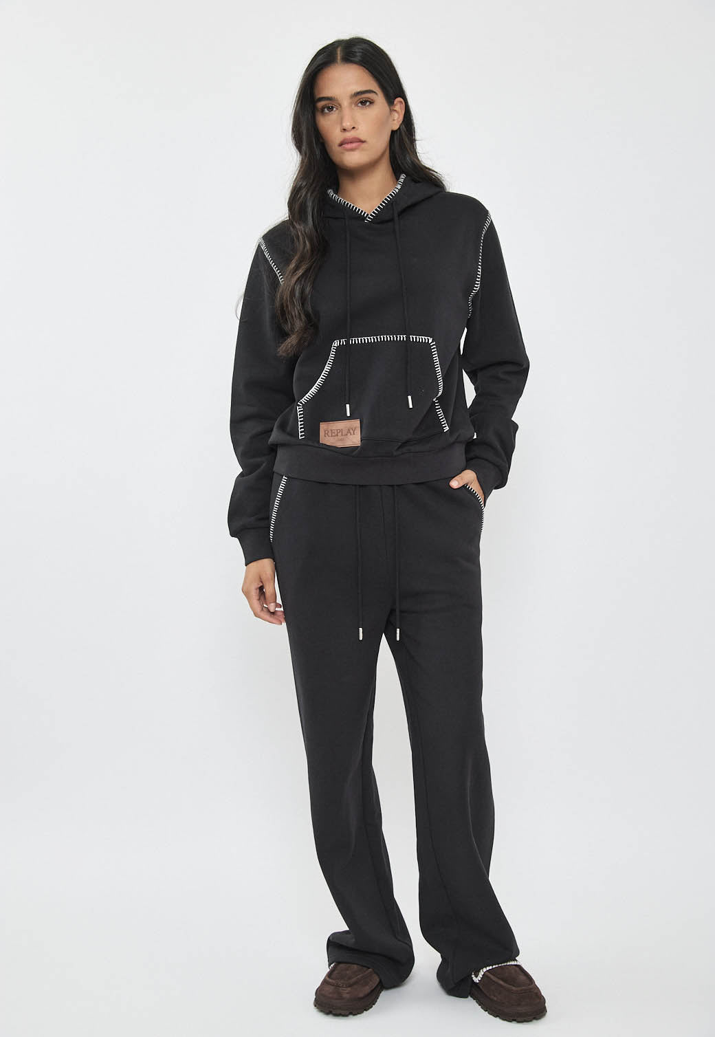 מכנסי טרנינג לנשים W CVC בצבע שחור