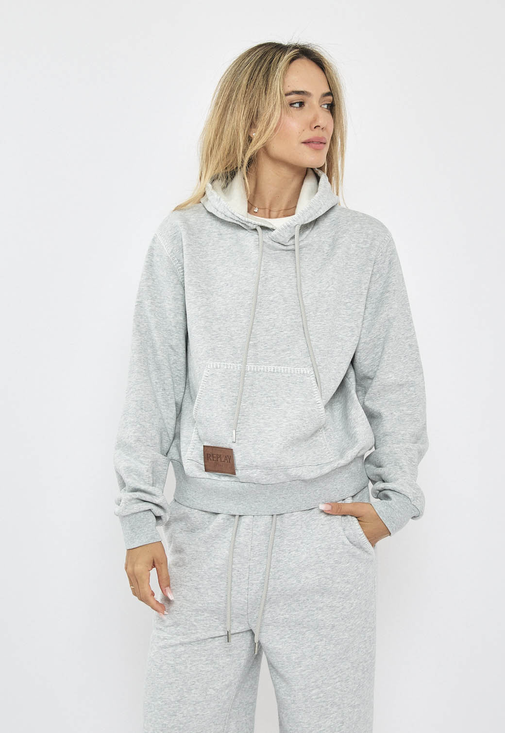 קפוצ’ון לנשים W CVC בצבע אפור