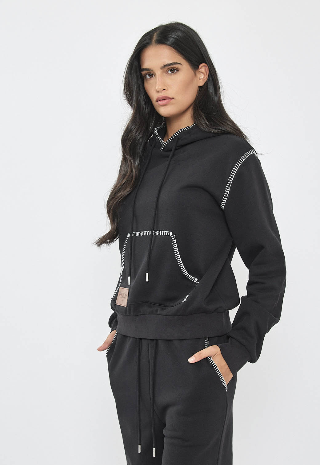 קפוצ’ון לנשים W CVC בצבע שחור