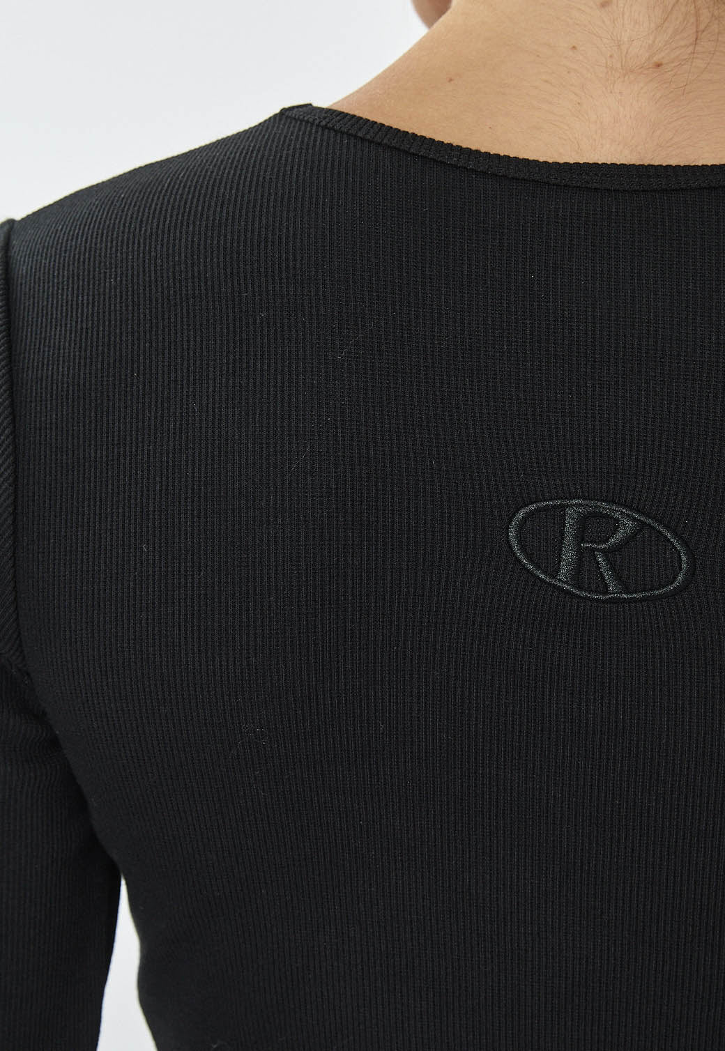 בגד גוף ריב ארוך לנשים בצבע שחור