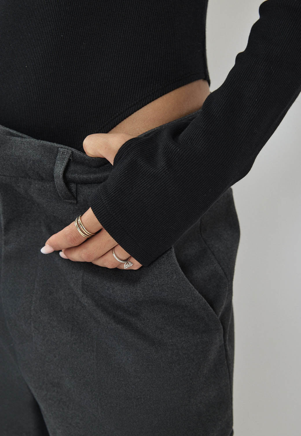 בגד גוף ריב ארוך לנשים בצבע שחור