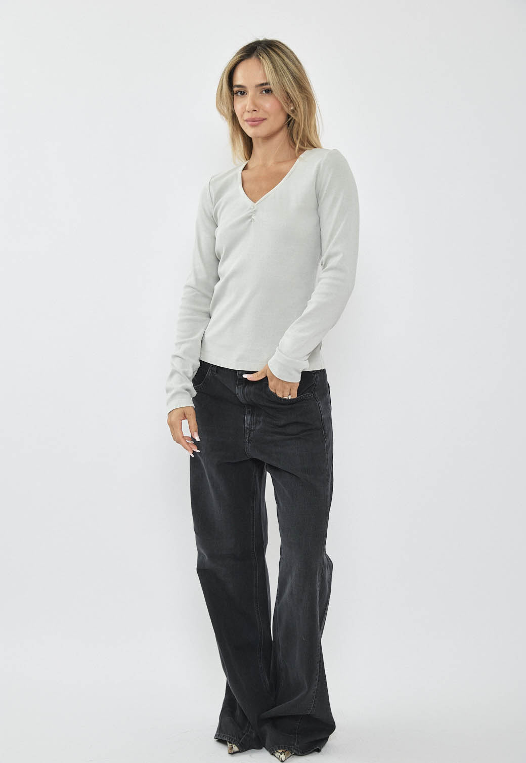 חולצת ריב לנשים בצבע אפור בהיר שרוול ארוך