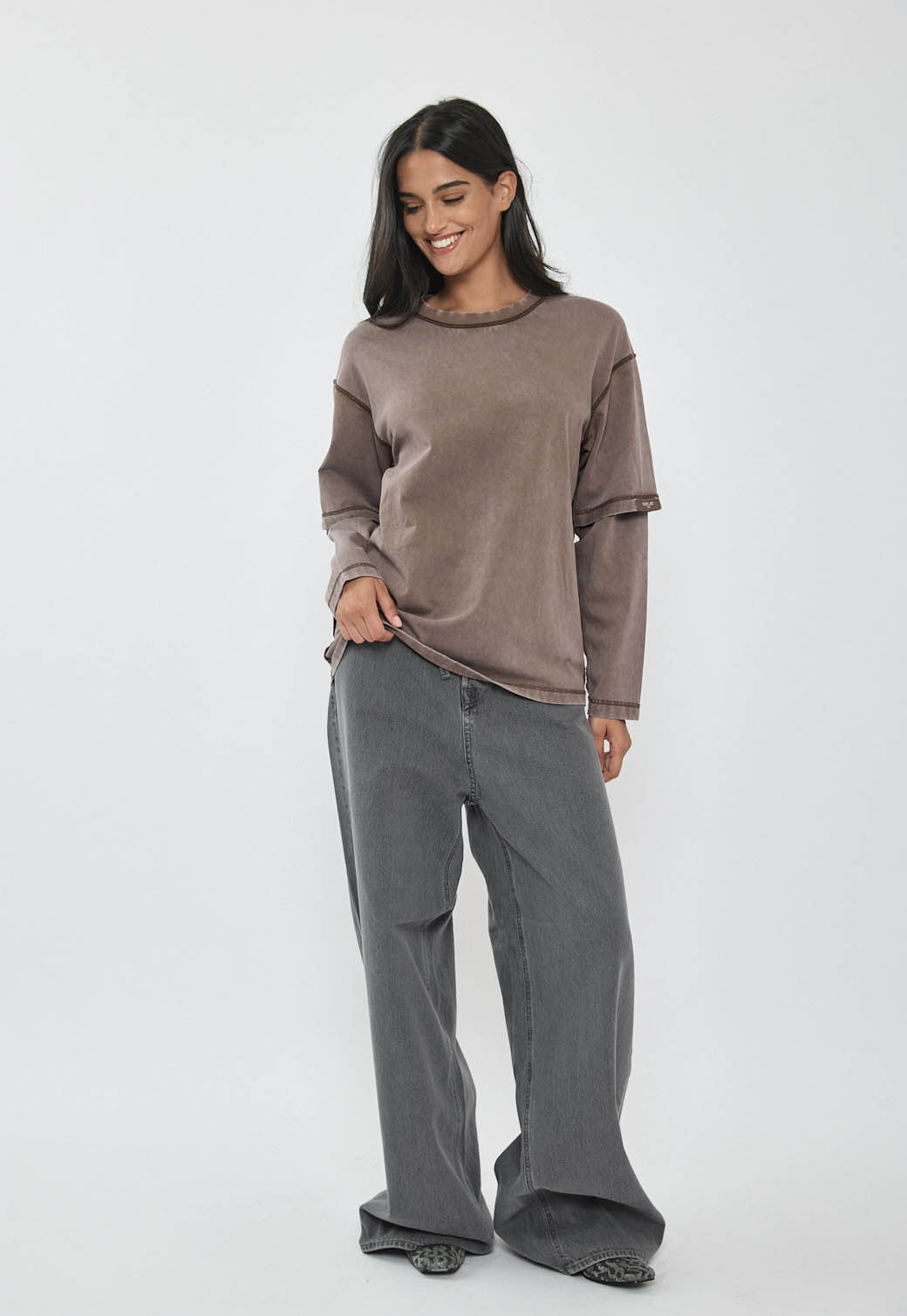 טי-שירט ארוכה לנשים בצבע חום