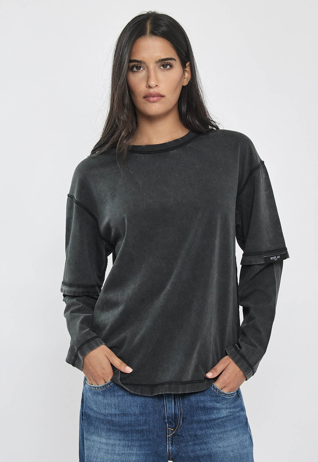 חולצה ארוכה לנשים בצבע שחור