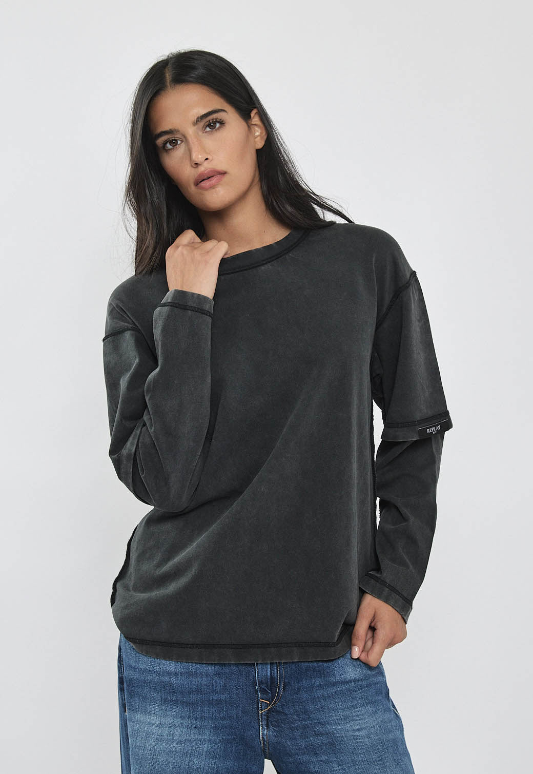 חולצה ארוכה לנשים בצבע שחור