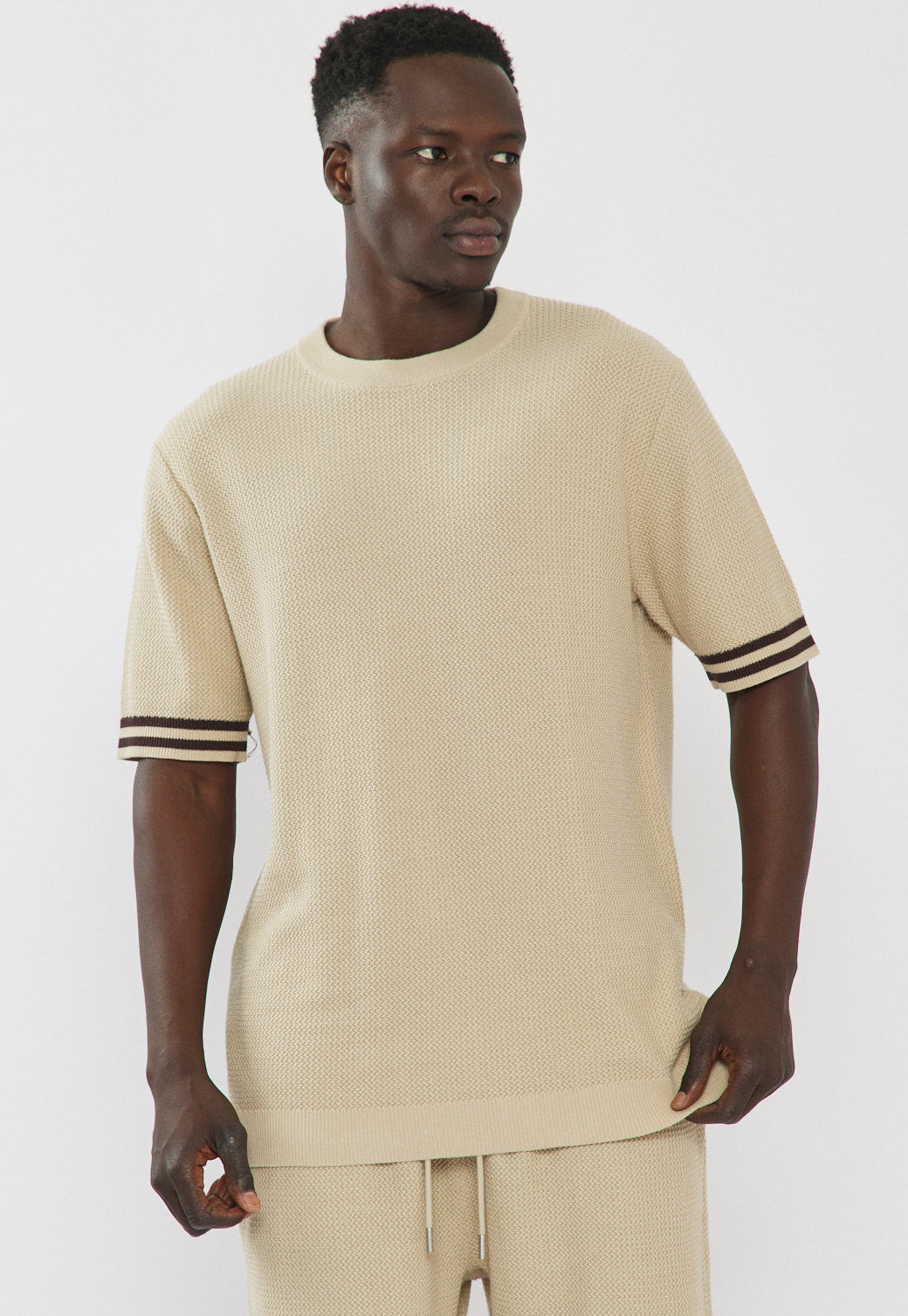 טי-שירט אוברסייז לגברים בצבע בז׳