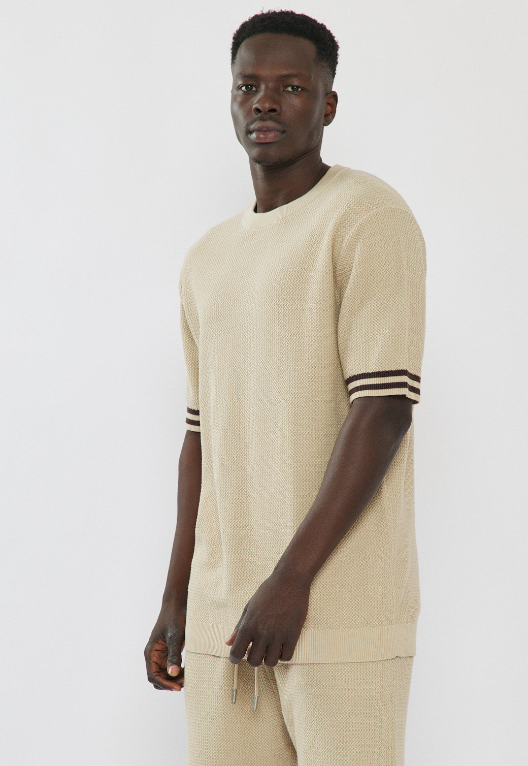 טי-שירט אוברסייז לגברים בצבע בז׳