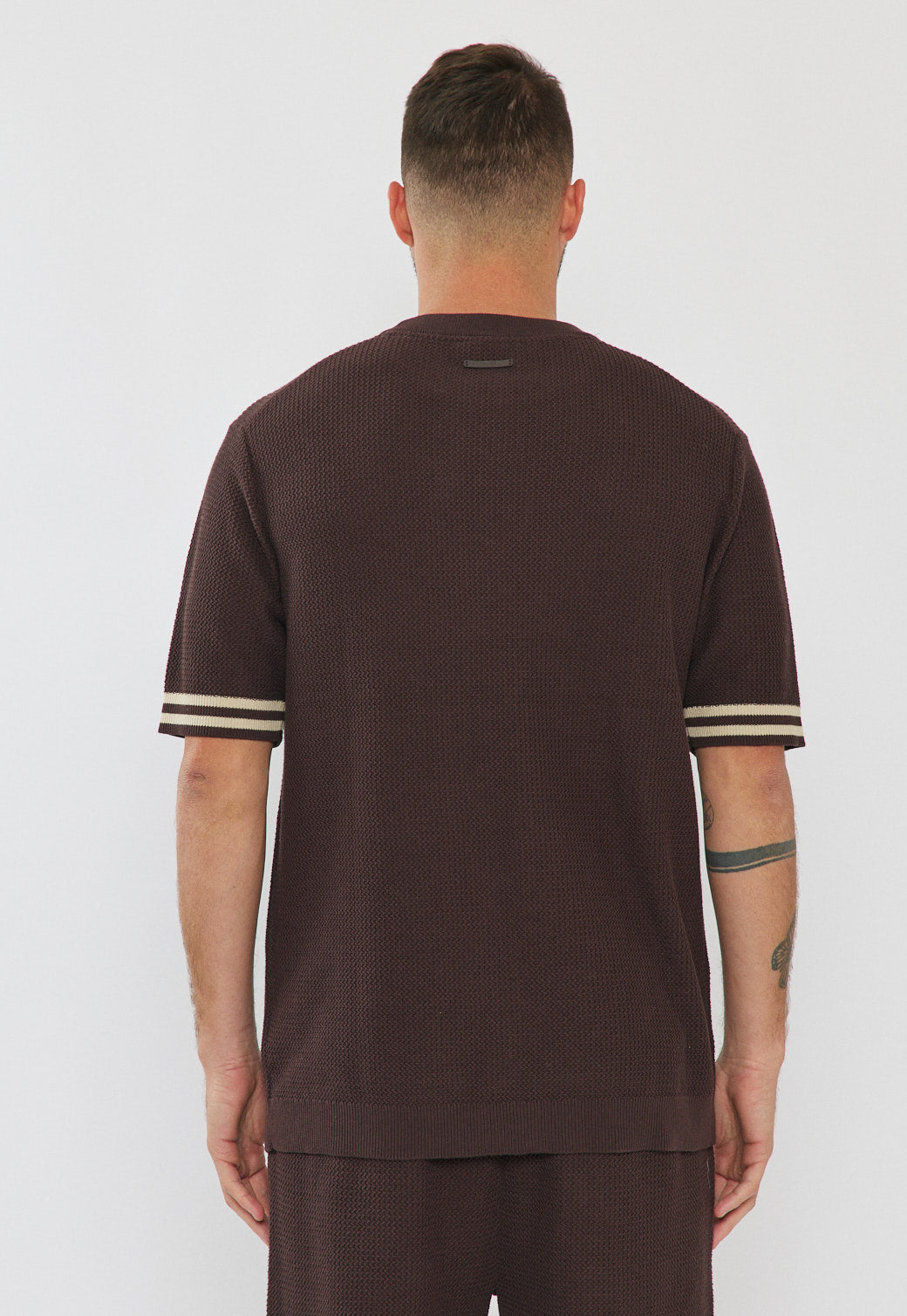 טי-שירט לגברים בצבע חום