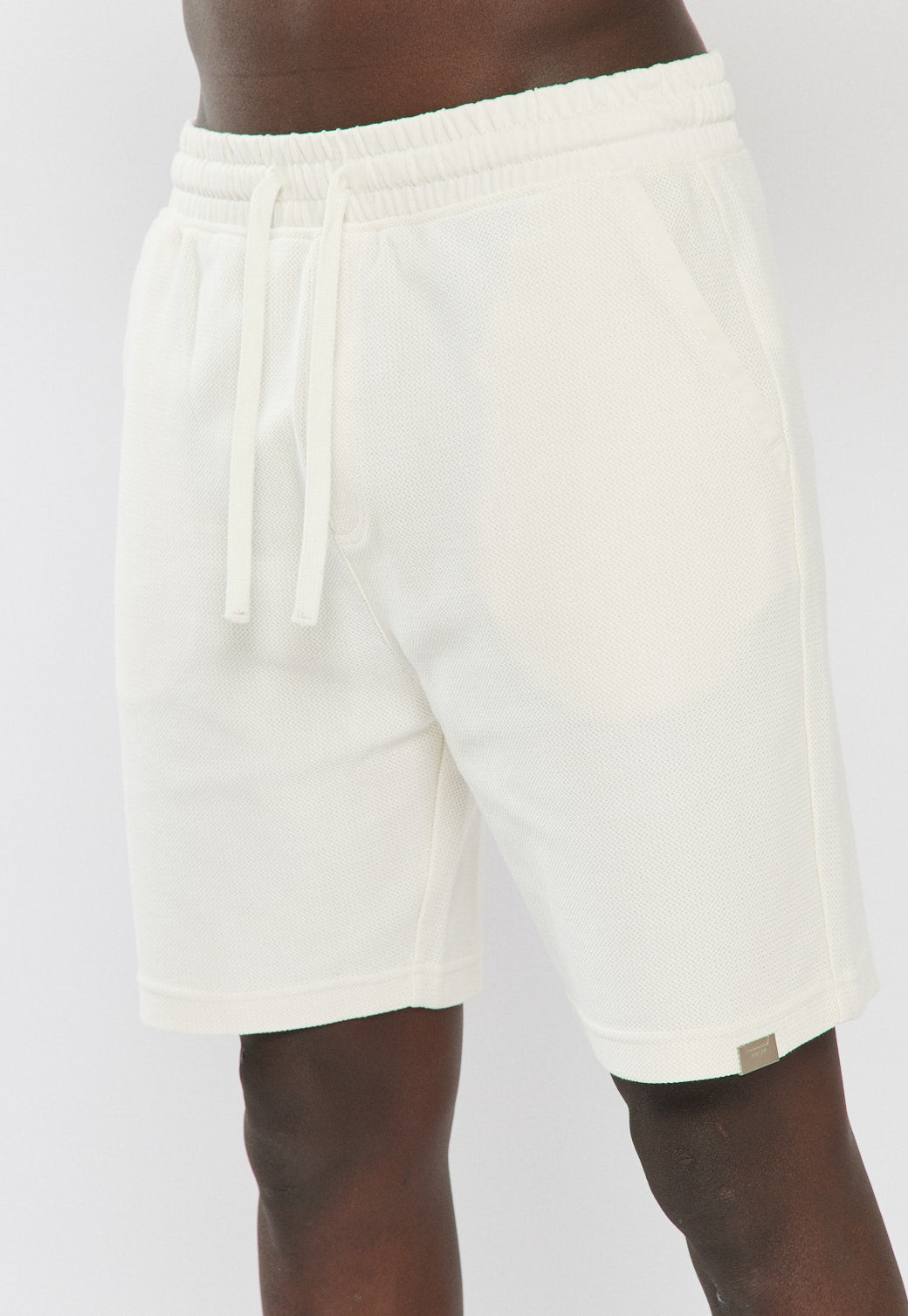 מכנסיים קצרים לגברים בצבע שמנת