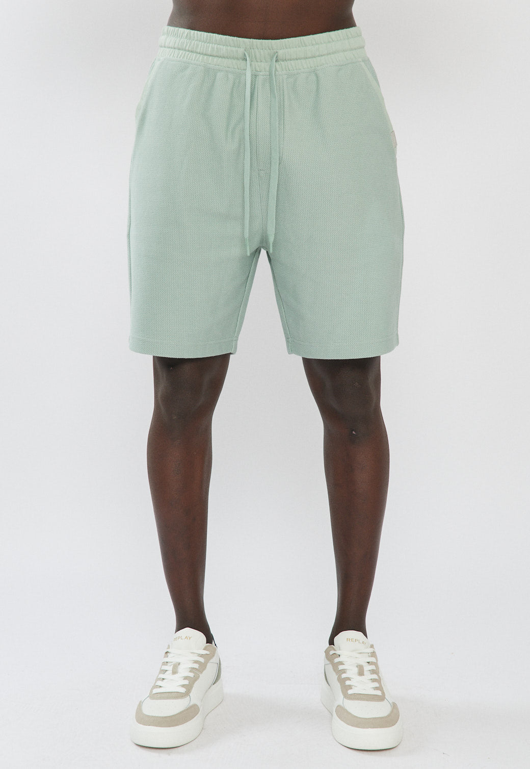 מכנסיים קצרים לגברים בצבע ירוק בהיר