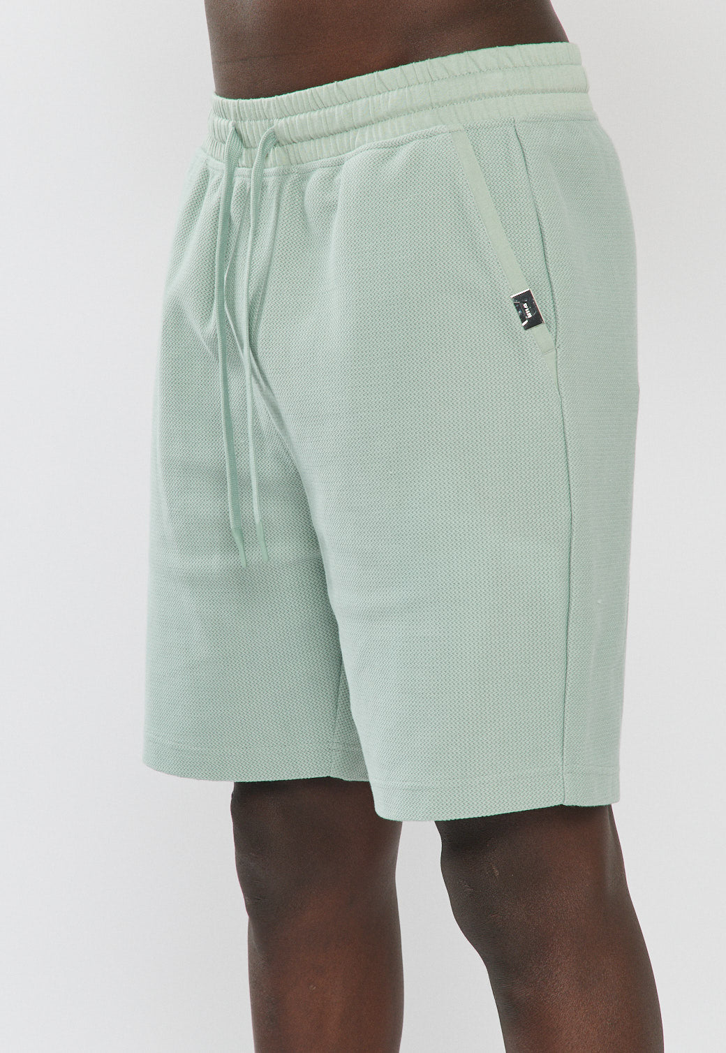 מכנסיים קצרים לגברים בצבע ירוק בהיר