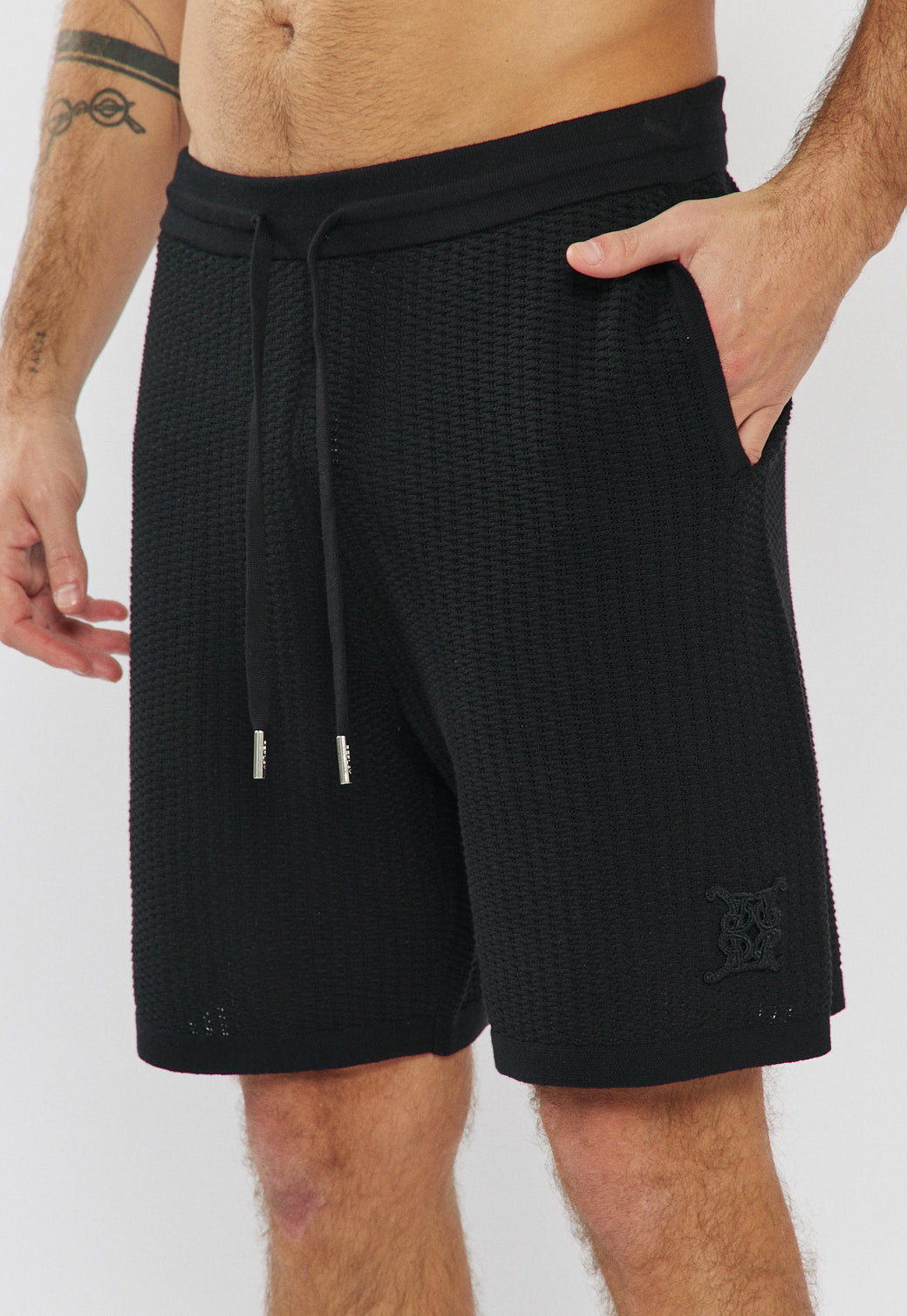 מכנסיים קצרים לגברים בצבע שחור