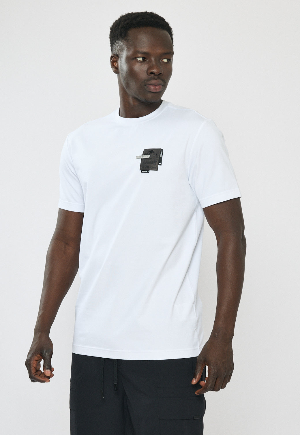 טי-שירט לגברים בצבע לבן עם הדפס