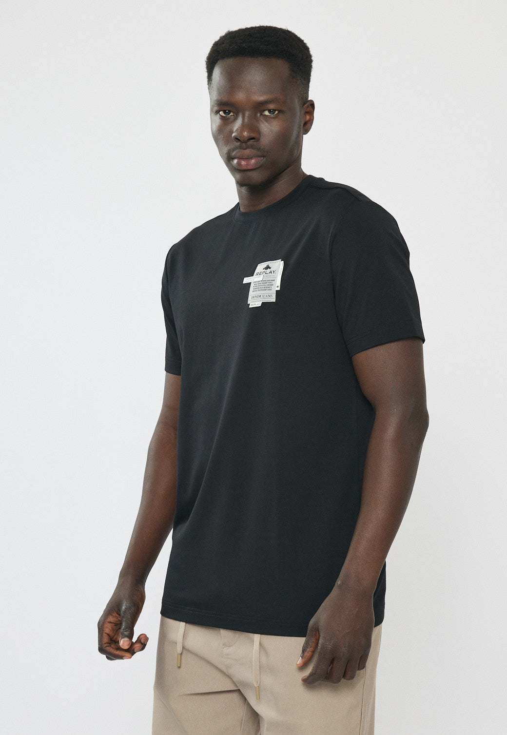 טי-שירט לגברים בצבע שחור עם הדפס