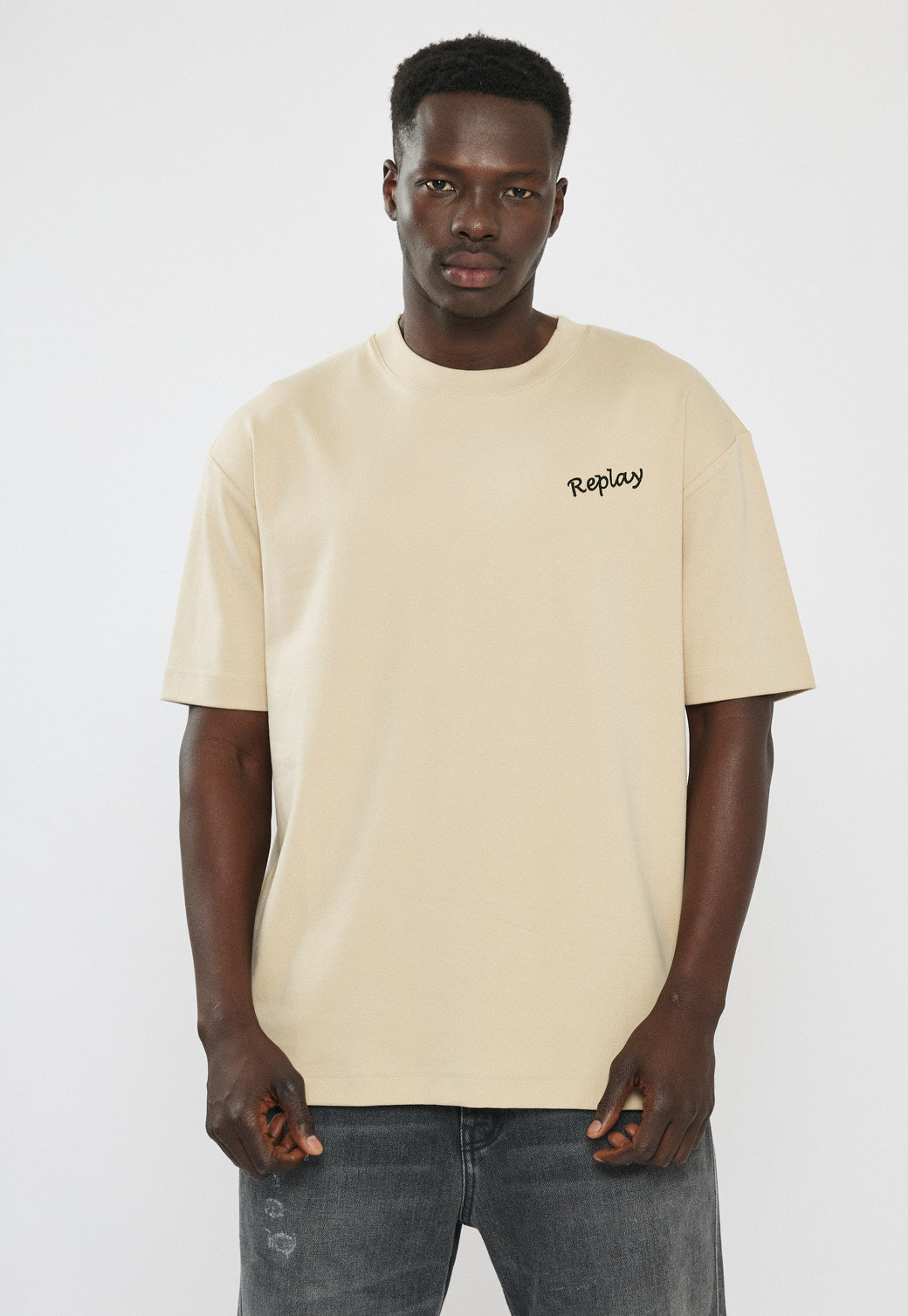 טי-שירט אוברסייז לגברים בצבע חול עם לוגו והדפס בגב