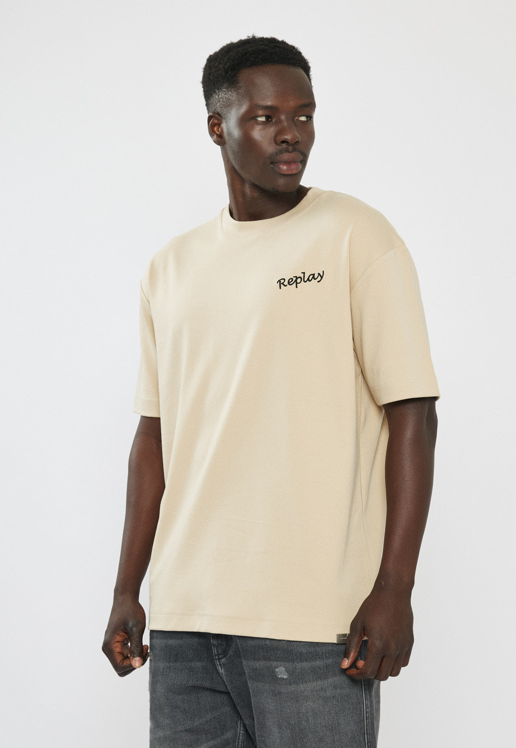 טי-שירט אוברסייז לגברים בצבע חול עם לוגו והדפס בגב