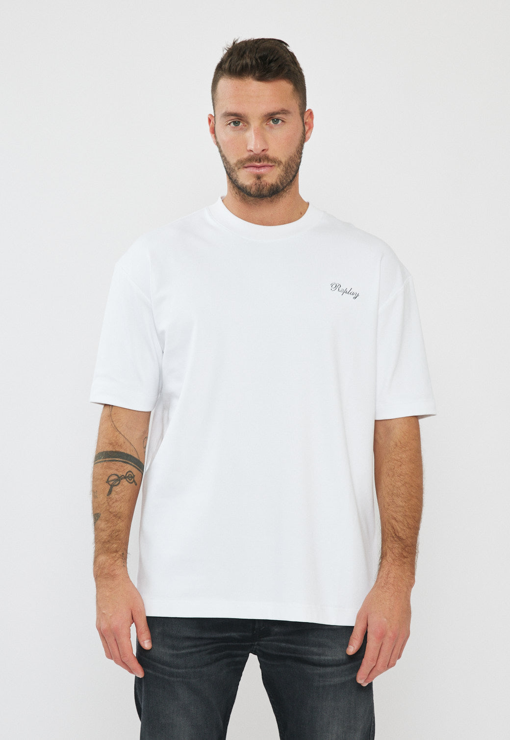 טי-שירט אוברסייז לגברים בצבע לבן עם לוגו והדפס בגב