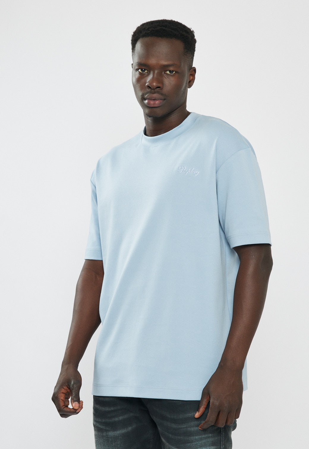 טי-שירט אוברסייז לגברים בצבע תכלת עם לוגו