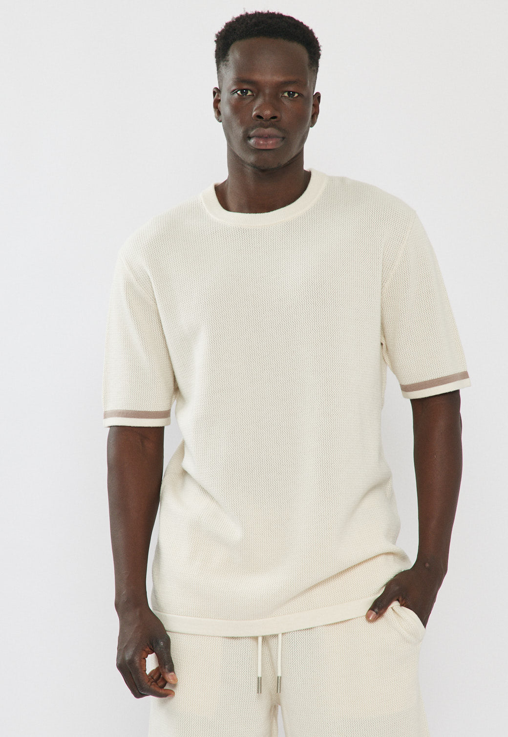 טי-שירט לגברים בצבע שמנת