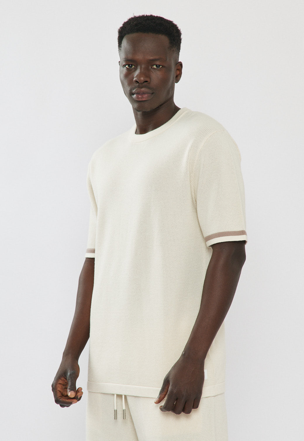 טי-שירט לגברים בצבע שמנת