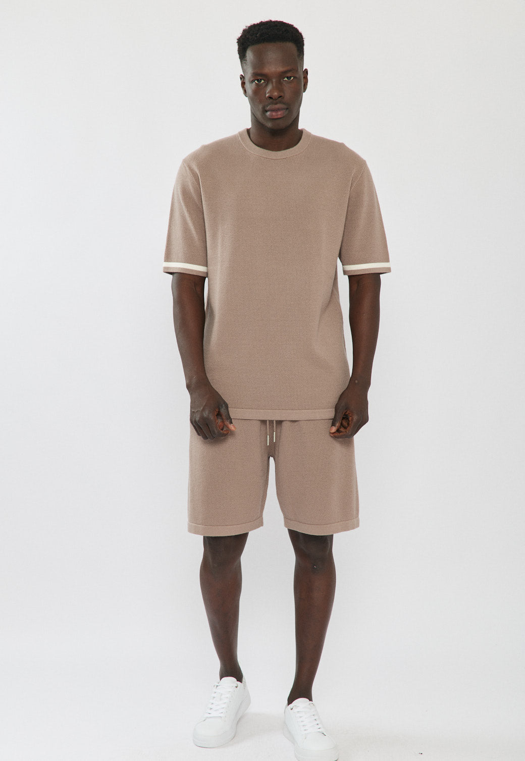 טי-שירט לגברים בצבע חום בהיר