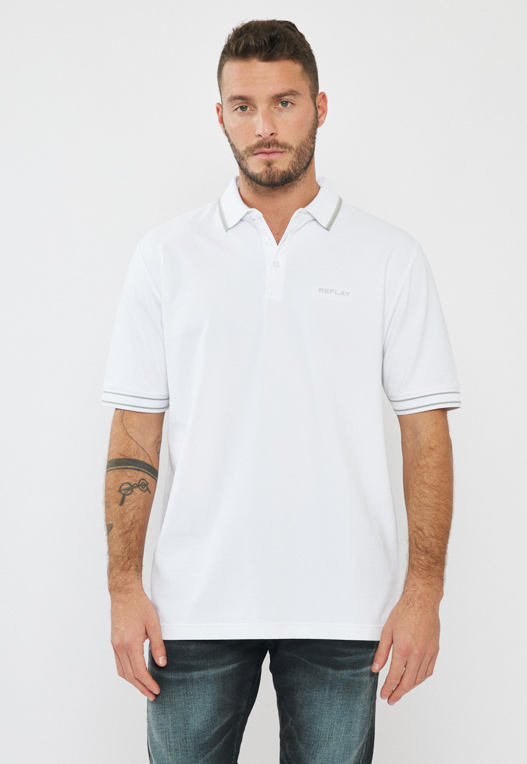 חולצת פולו לגברים בצבע לבן