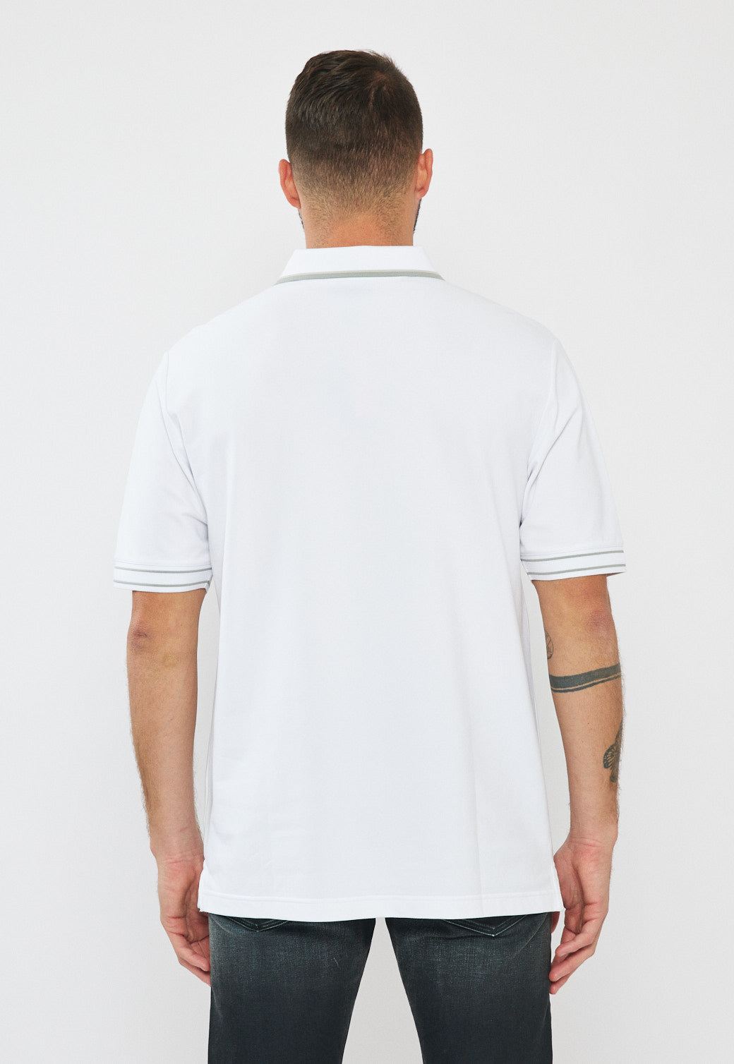 חולצת פולו לגברים בצבע לבן