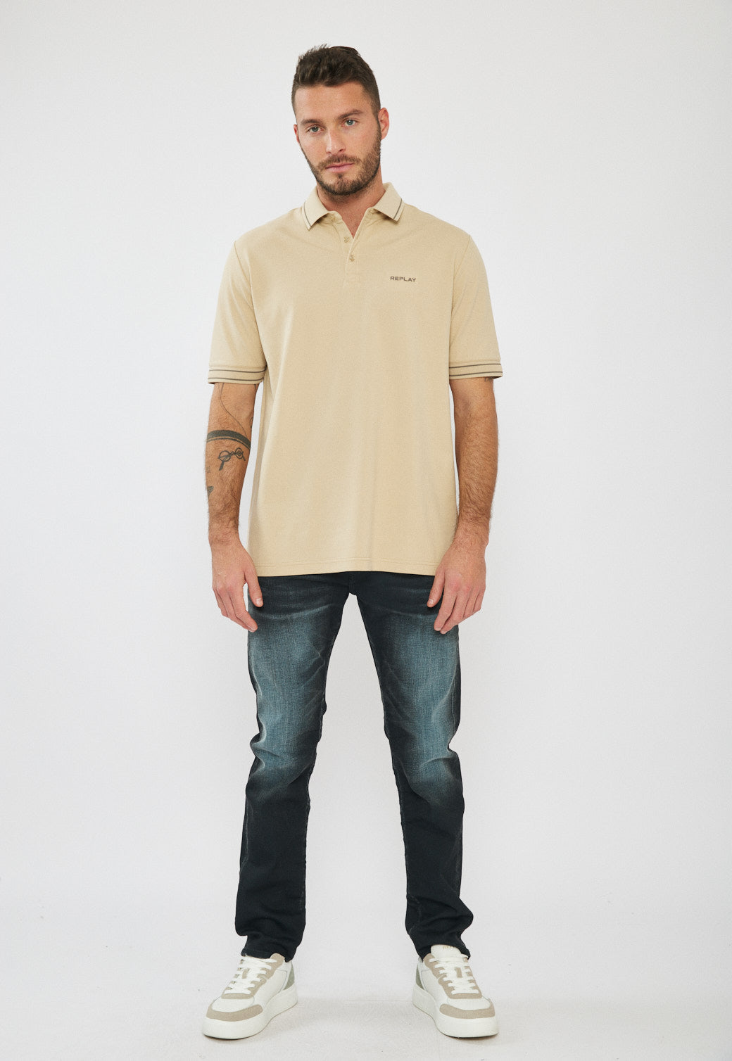 חולצת פולו לגברים בצבע בז׳