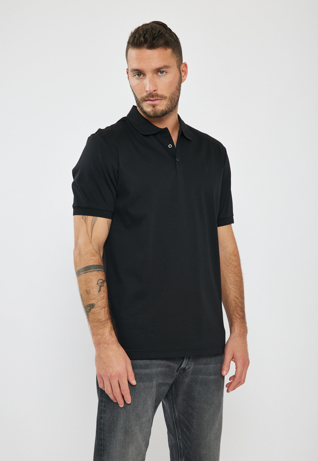 חולצת פולו לגברים בצבע שחור