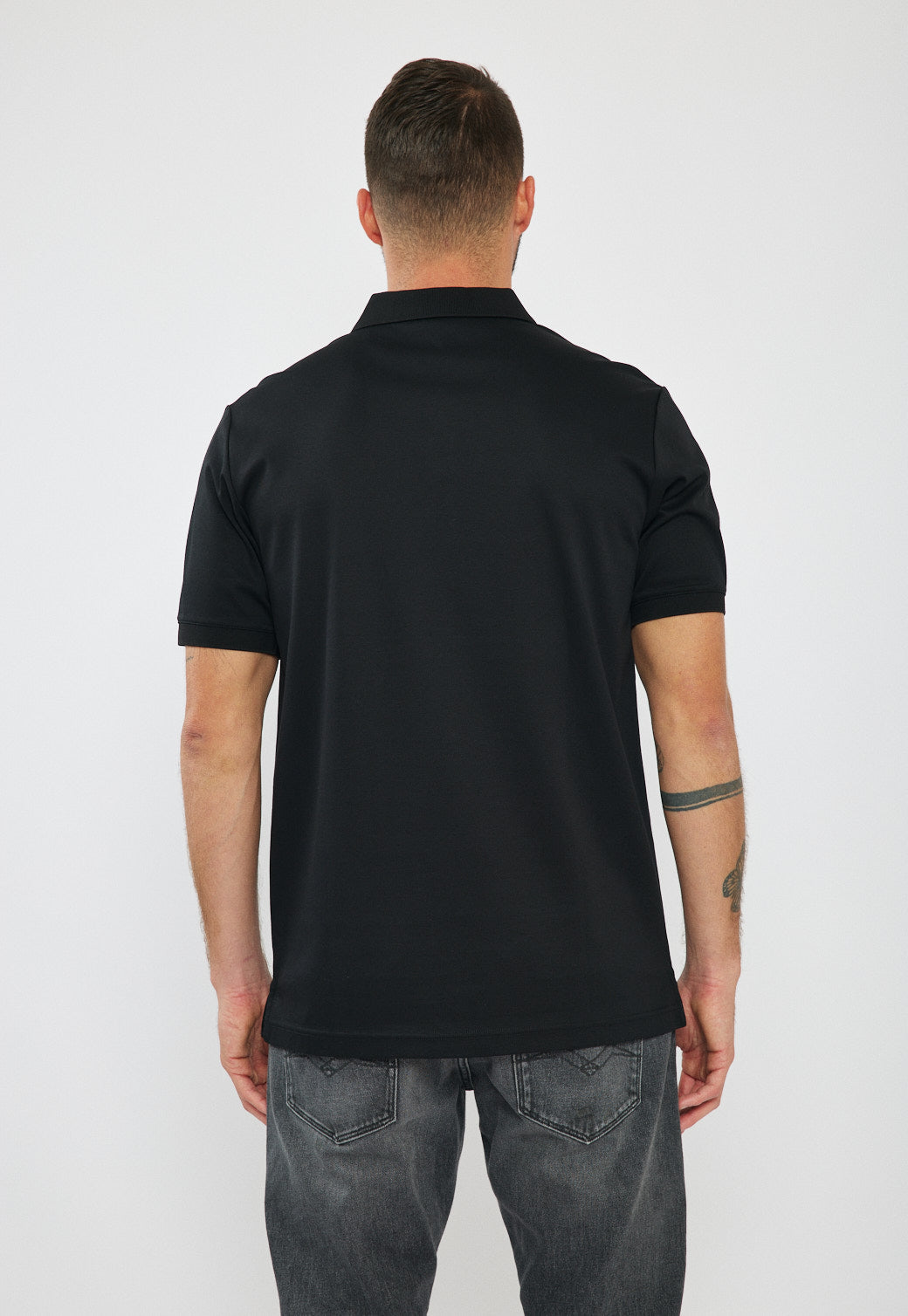 חולצת פולו לגברים בצבע שחור