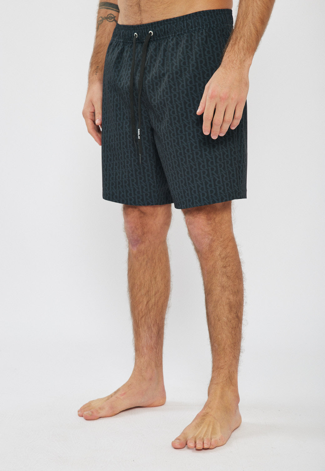 בגד ים לגברים בצבע שחור