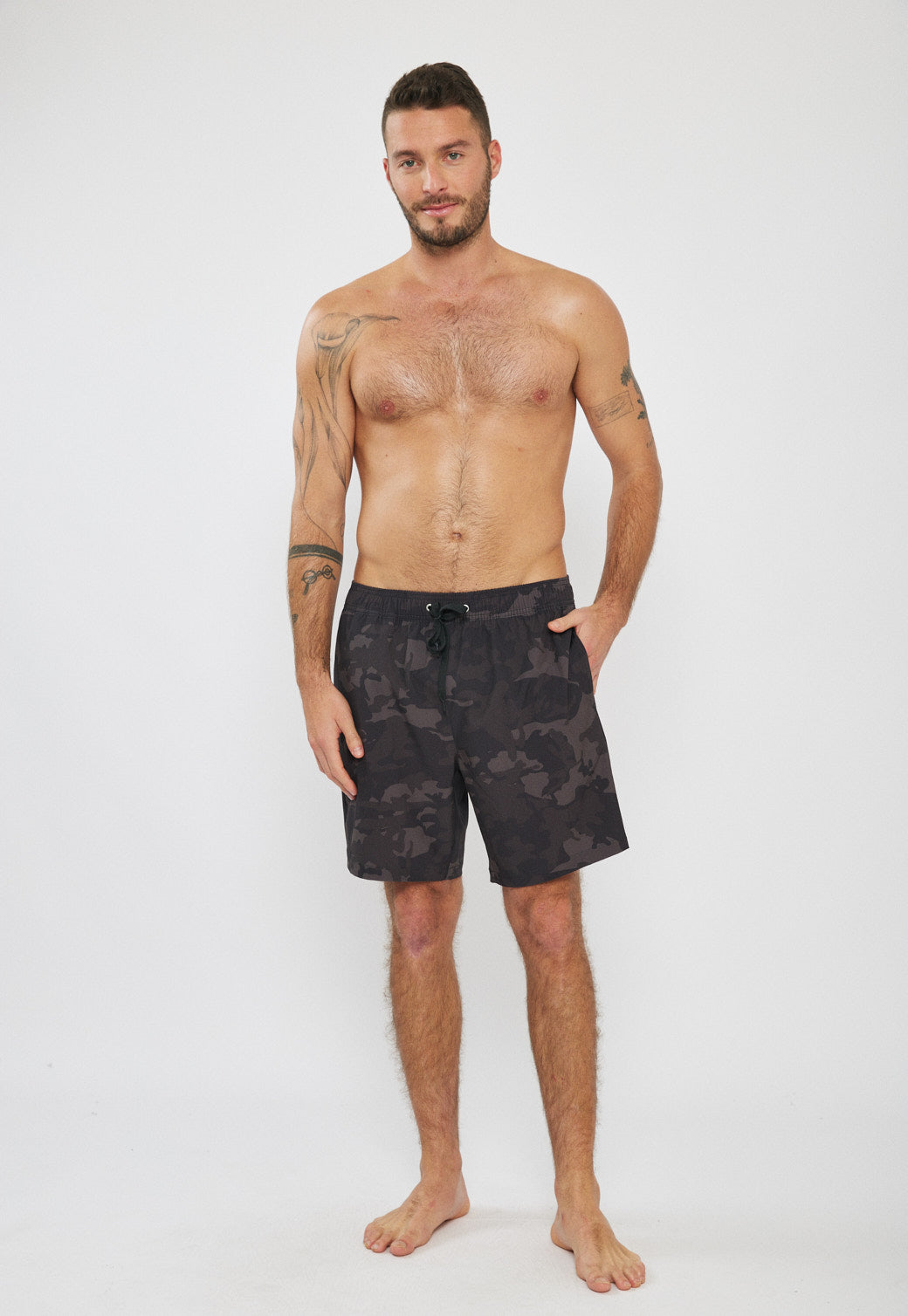 בגד ים לגברים בהדפס קמופלאז׳ שחור