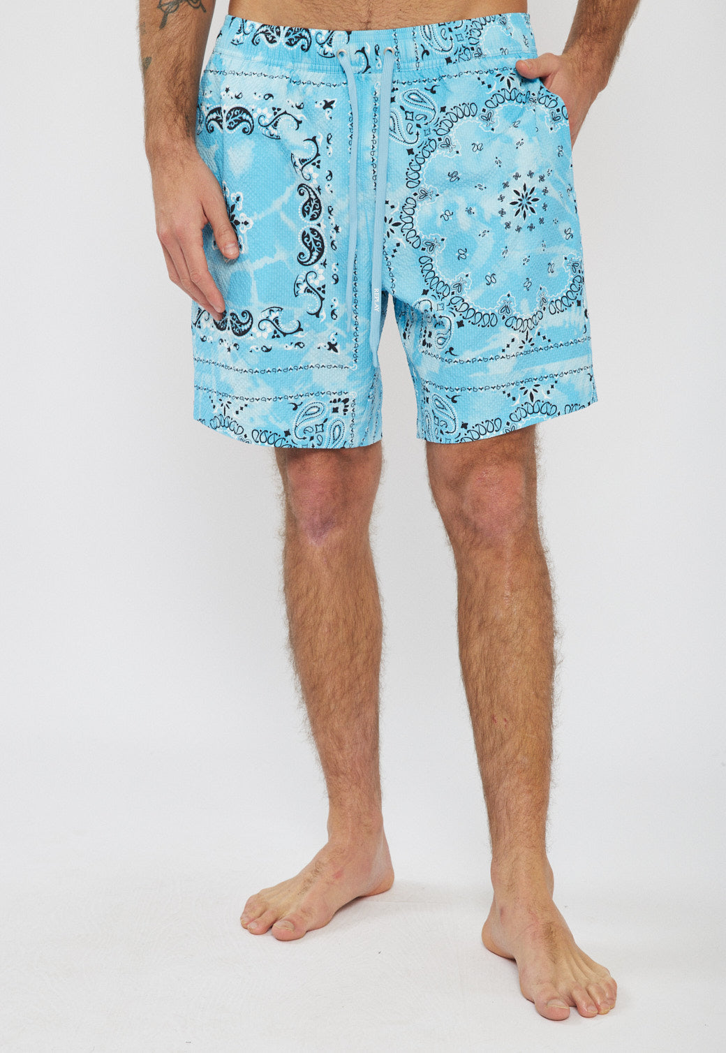 בגד ים לגברים בצבע תכלת עם הדפס בנדנה