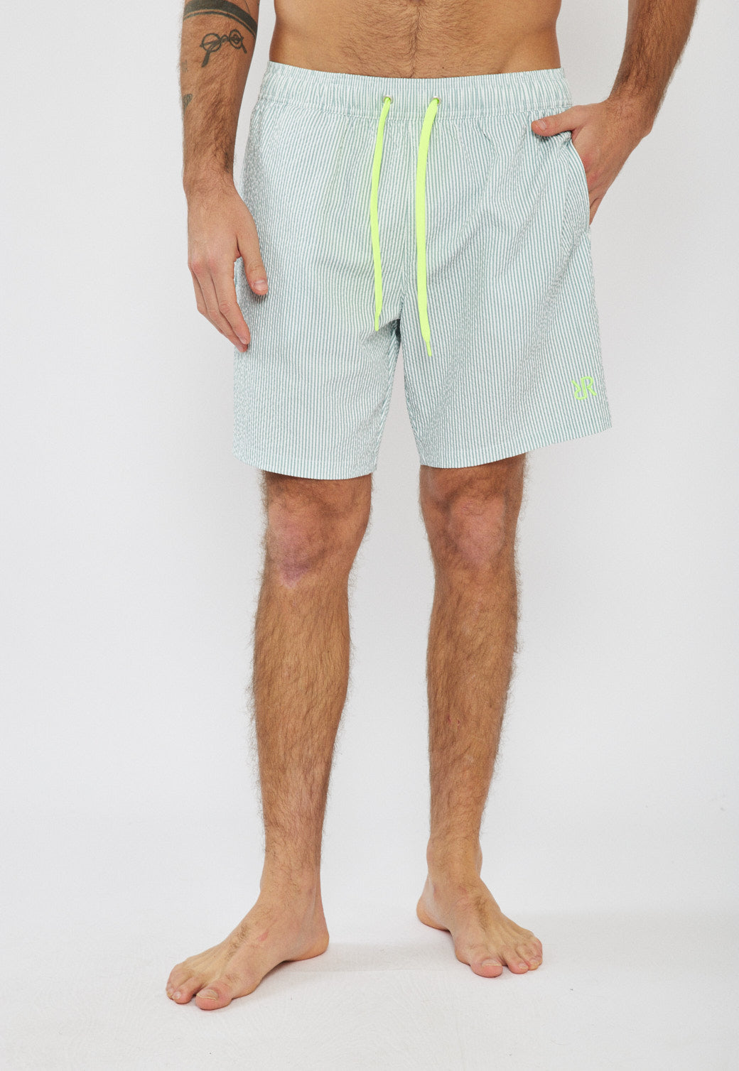 בגד ים לגברים בצבע ירוק בהיר עם פסים