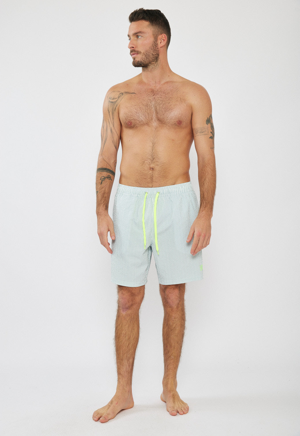 בגד ים לגברים בצבע ירוק בהיר עם פסים