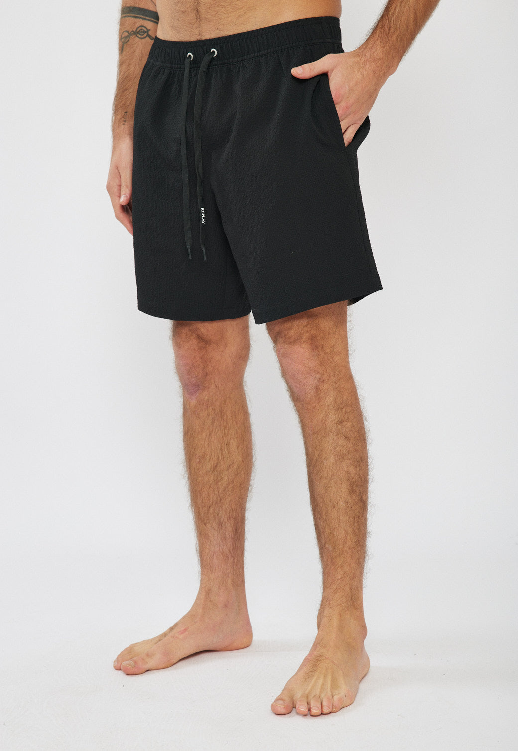 בגד ים לגברים בצבע שחור