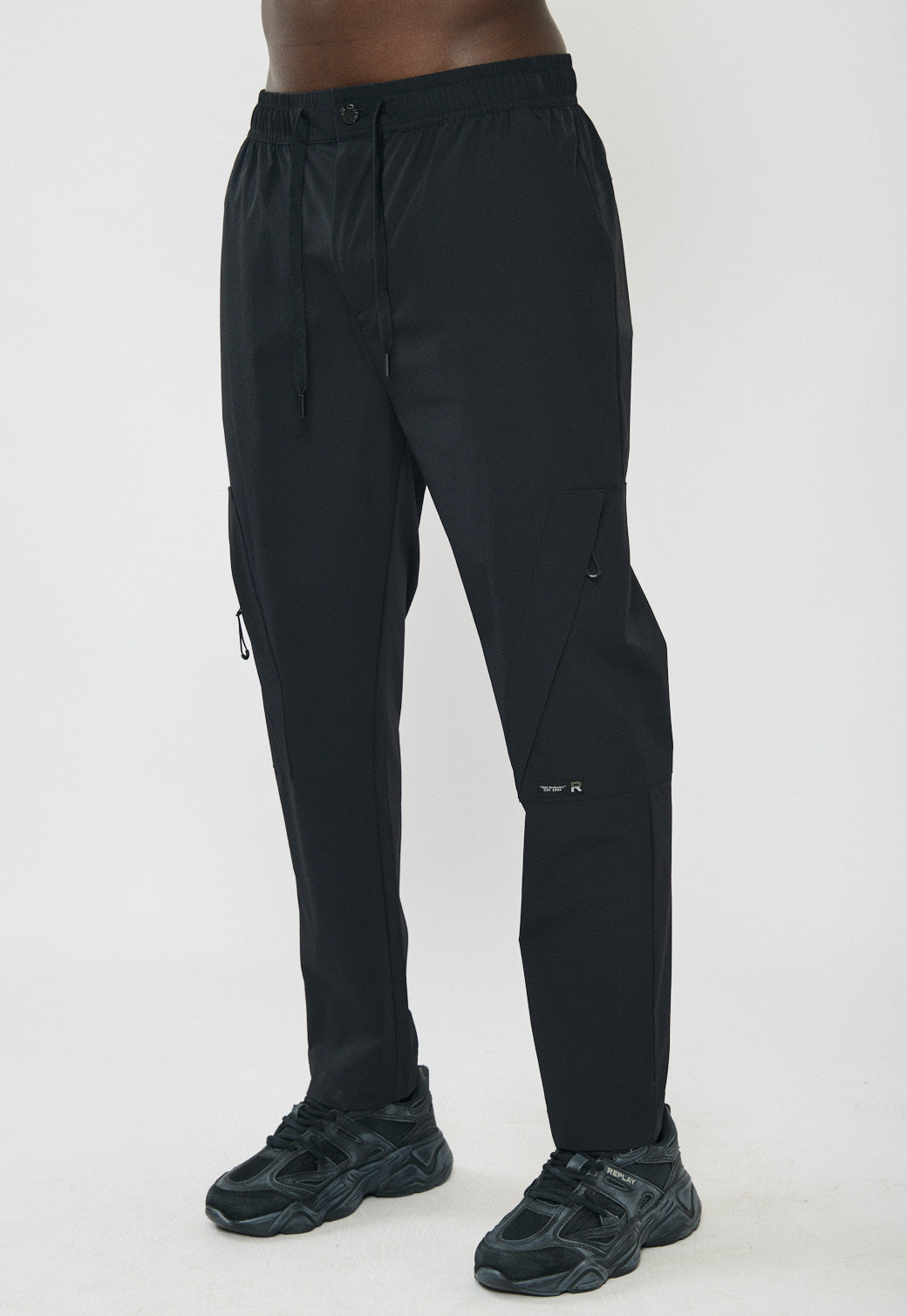 מכנסיים ארוכים לגברים בצבע שחור