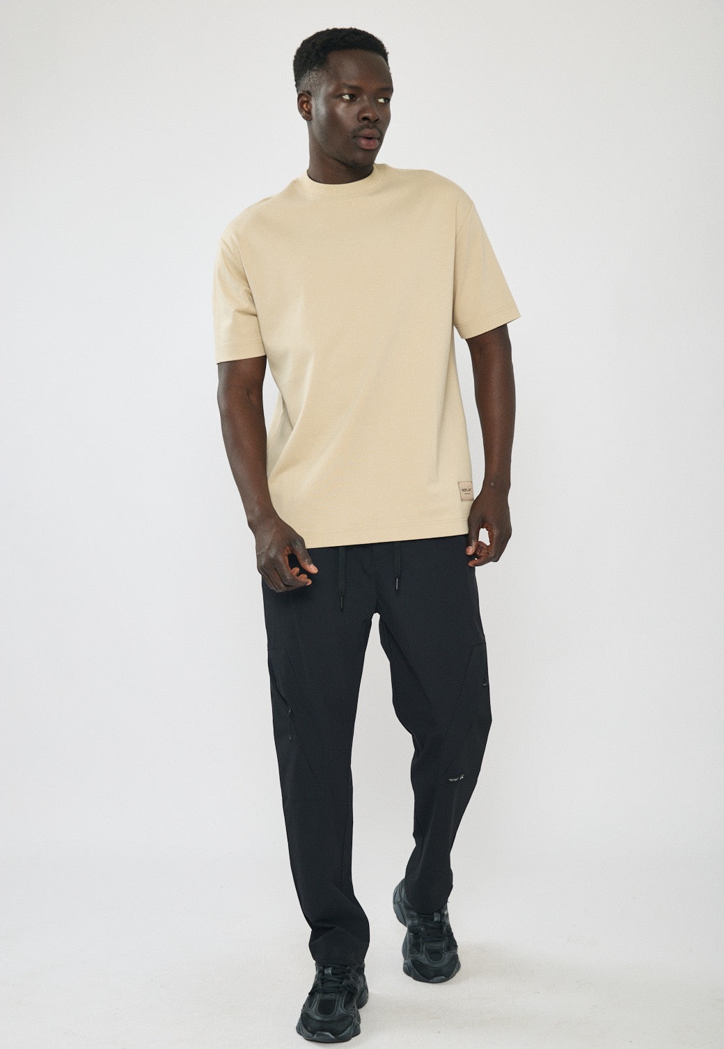 מכנסיים ארוכים לגברים בצבע שחור