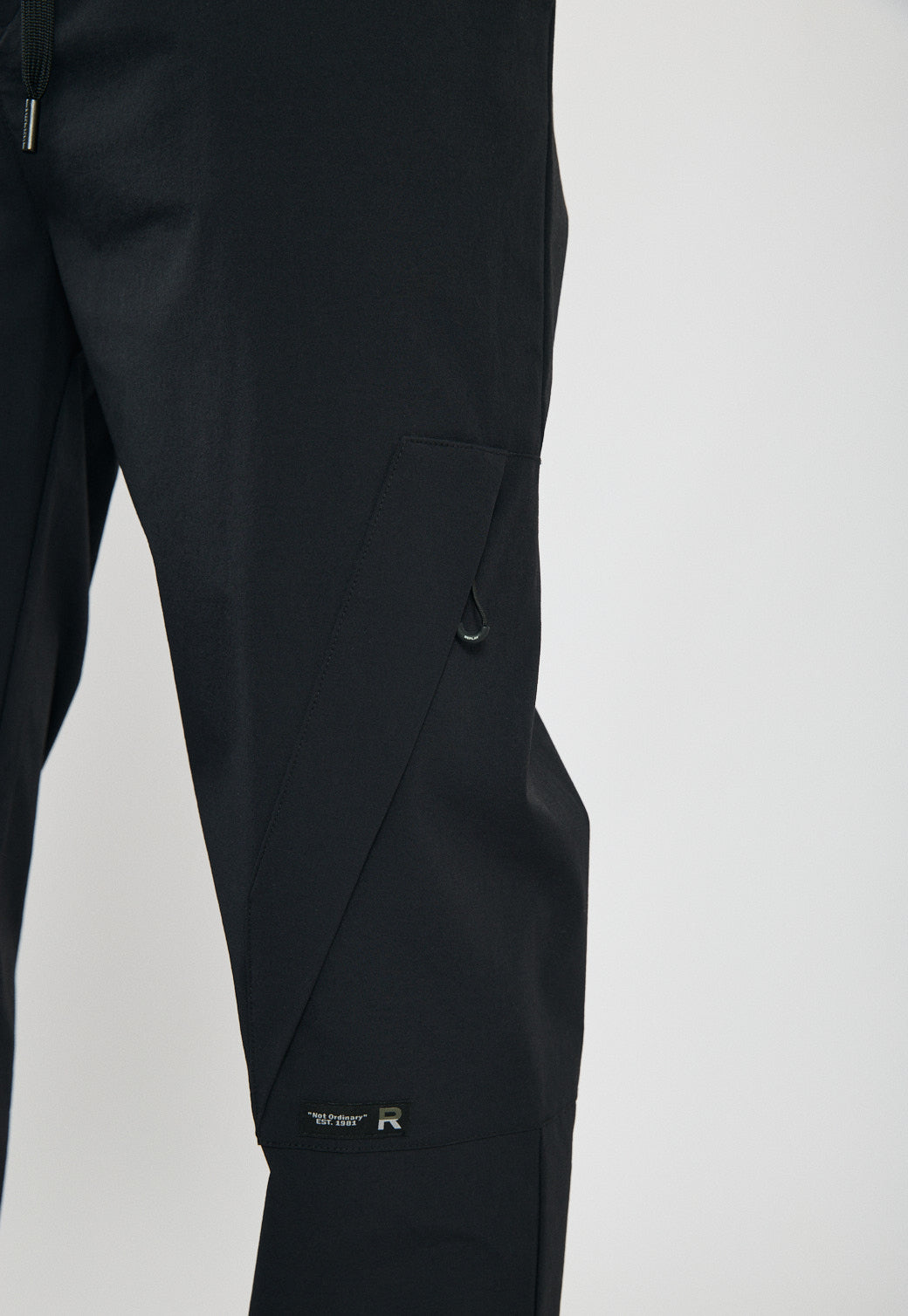 מכנסיים ארוכים לגברים בצבע שחור