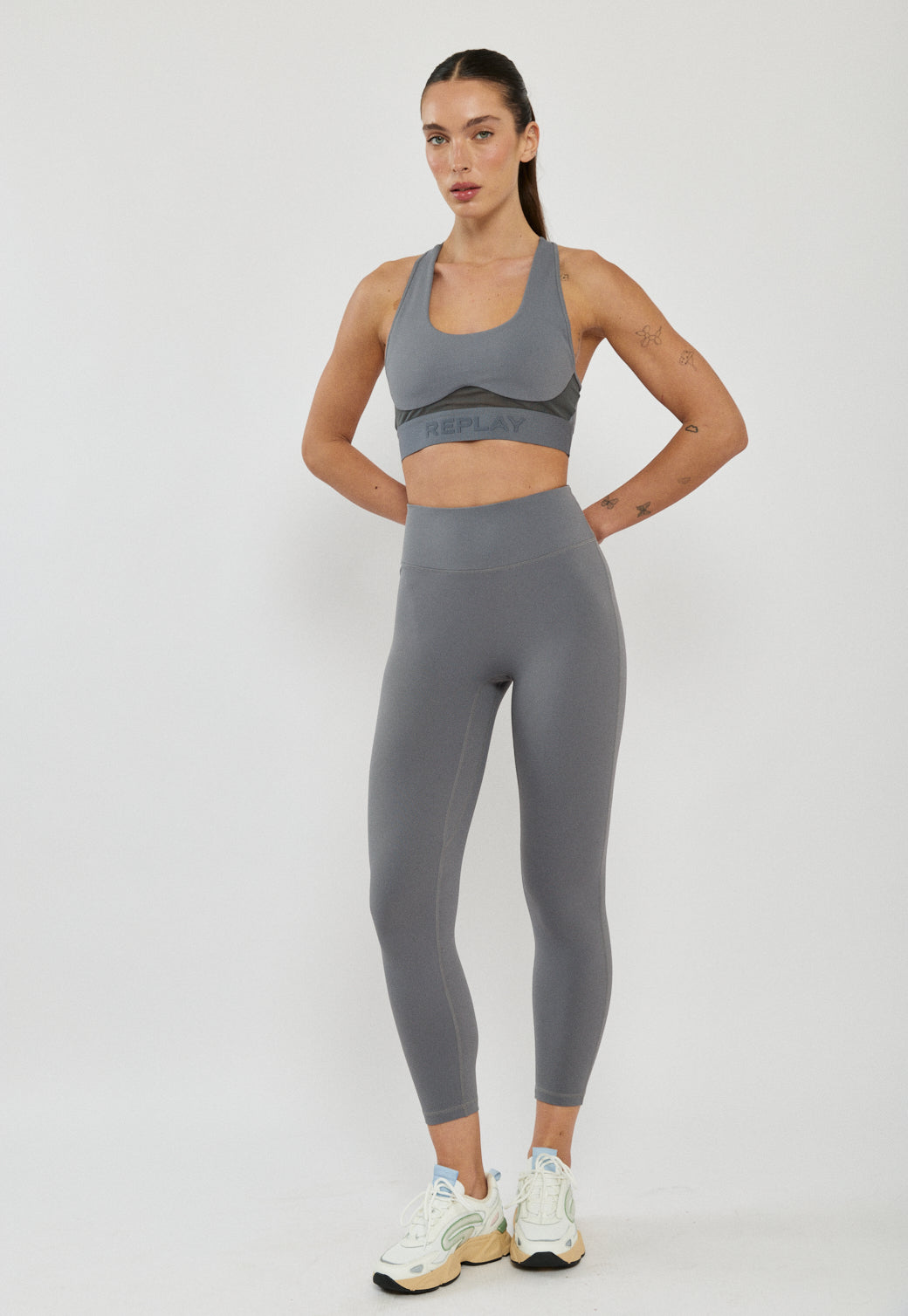 טייץ ספורט לנשים בצבע אפור