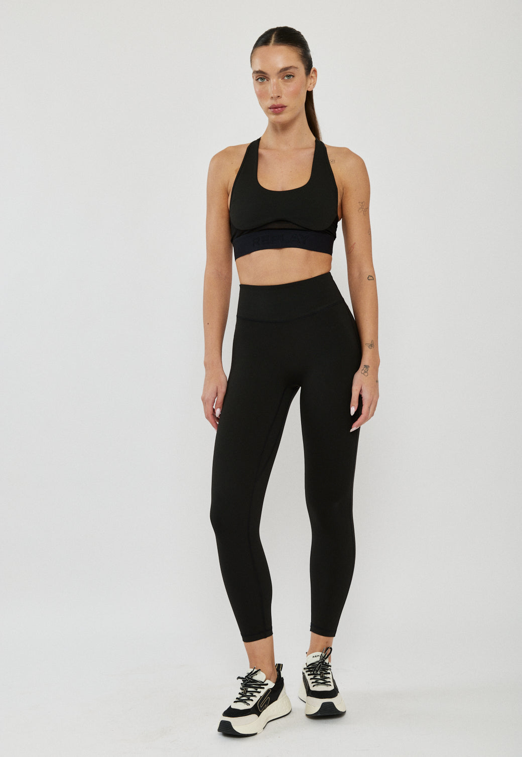 טייץ ספורט לנשים בצבע שחור